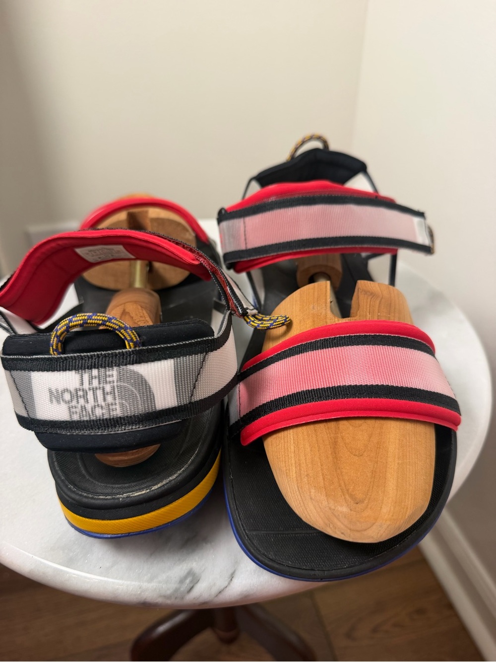 The North Face Men’s Skeena Sport Sandals Red Black Blue Size 11